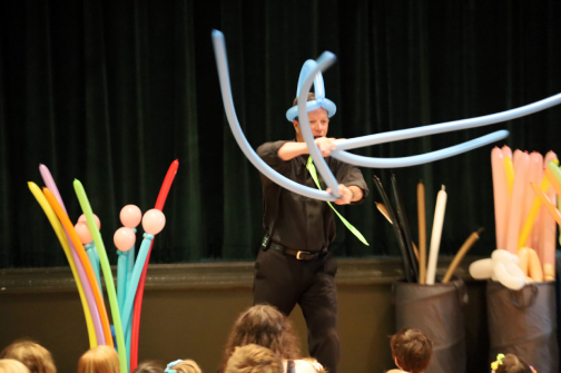 Dale Obrochta swirling balloon from opening of balloon show Art of Inflation